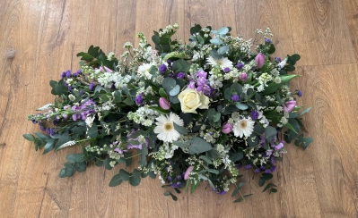 Lilac and white single ended spray
